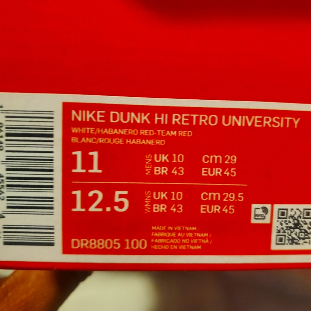 Nike Dunks Size 11men chenille swoosh